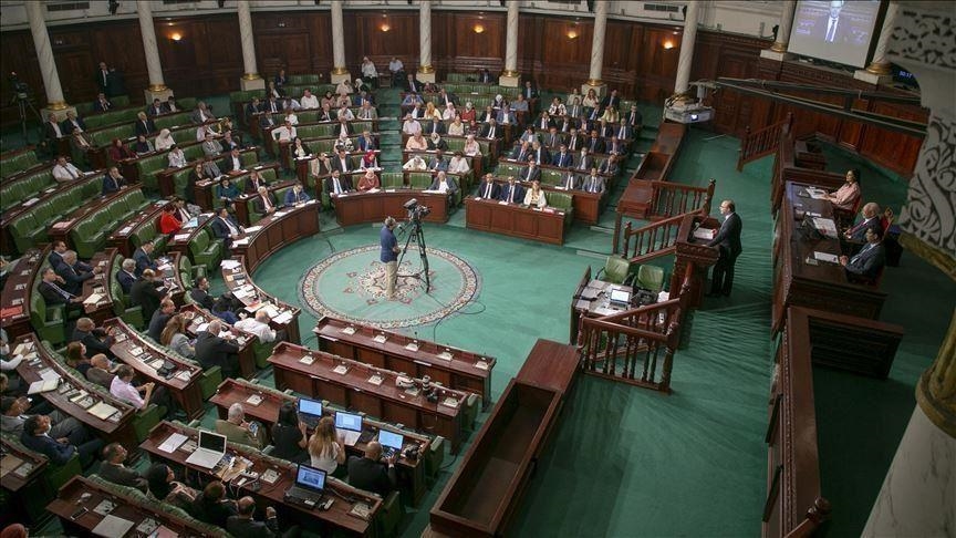 صدور أمر تجميد برلمان تونس ورفع حصانة نوابه بالمجلة الرسمية