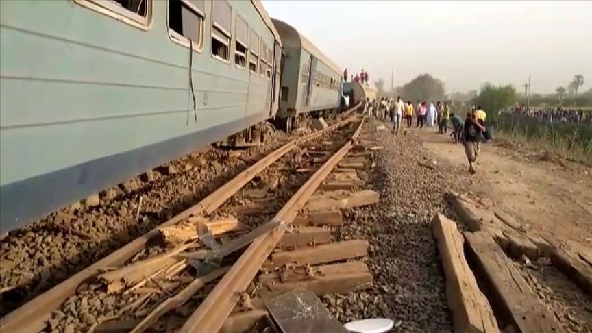 إصابات جراء تصادم قطار بمصد خرساني جنوبي مصر