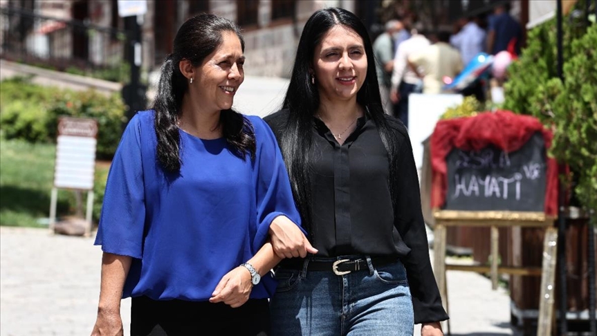 Esta es la joven colombiana que se licenció en Administración de Empresas en Turquía