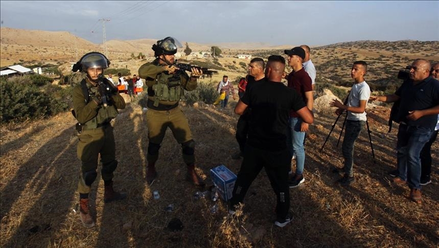 إصابة فلسطيني برصاص إسرائيلي وعشرات بالاختناق في الأغوار