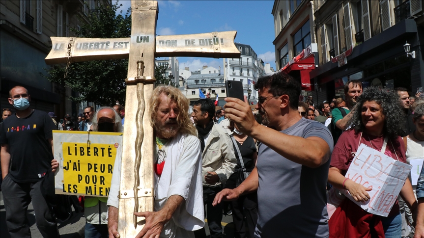 Francuska: Stotine hiljada ljudi na protestima protiv uvođenja obavezne vakcinacije