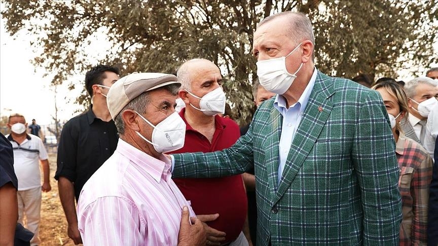 اردوغان با آسیب‌دیدگان آتش‌سوزی جنگل در آنتالیا دیدار کرد