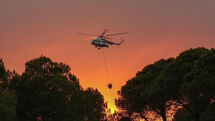 Ground, aerial strife against forest fires ongoing in Antalya, Turkey