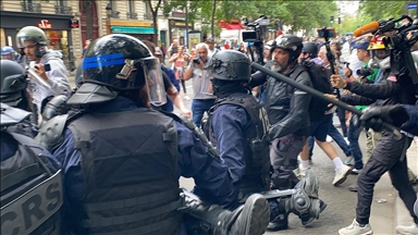 Fransa'da 'Kovid-19 aşısı zorunluluğu' ve 'sağlık ruhsatı' karşıtları meydanları doldurdu