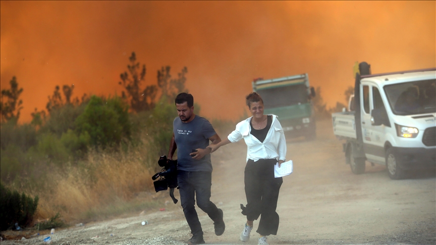 Požari u Turskoj: Plamen u Manavgatu zahvatio lokaciju na kojoj su bili i novinari