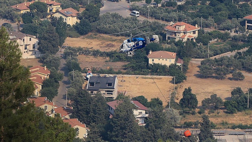 Marmaris'in Turunç ve Hisarönü Mahallelerinde ormanlık alanına sıçrayan yangına müdahale ediliyor