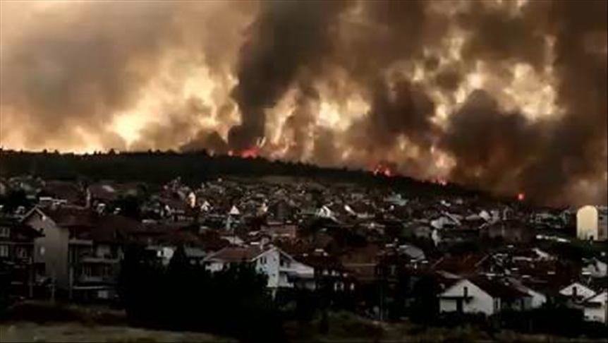 Strong wildfire threatens city in North Macedonia
