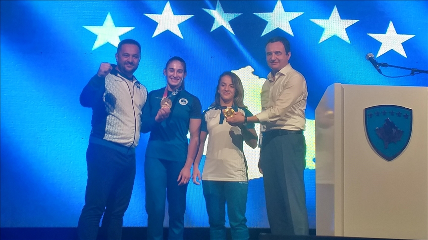 Kosovo: Zlatnim džudo olimpijkama priređen veličanstven doček