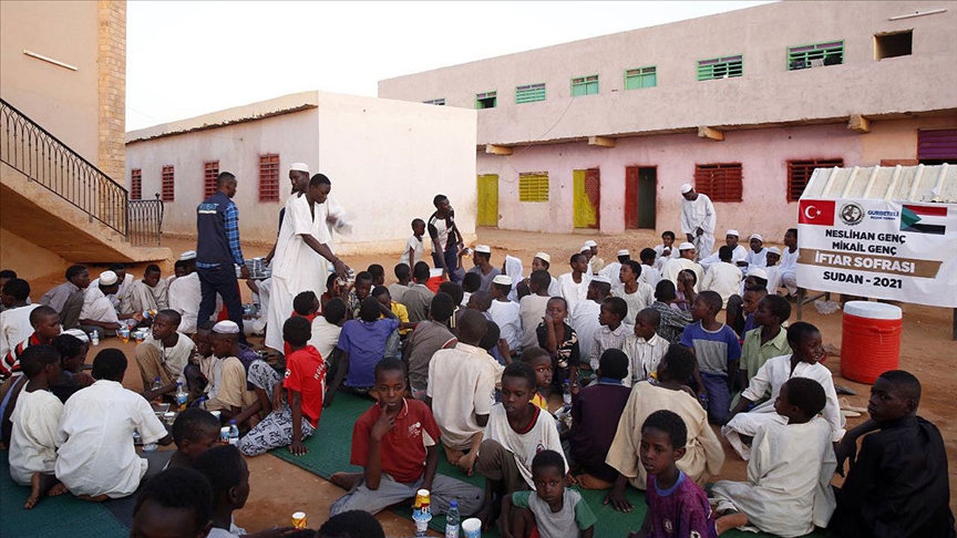 Fransa'da yaşayan gurbetçilerden Afrika'daki ihtiyaç sahiplerine yardım eli