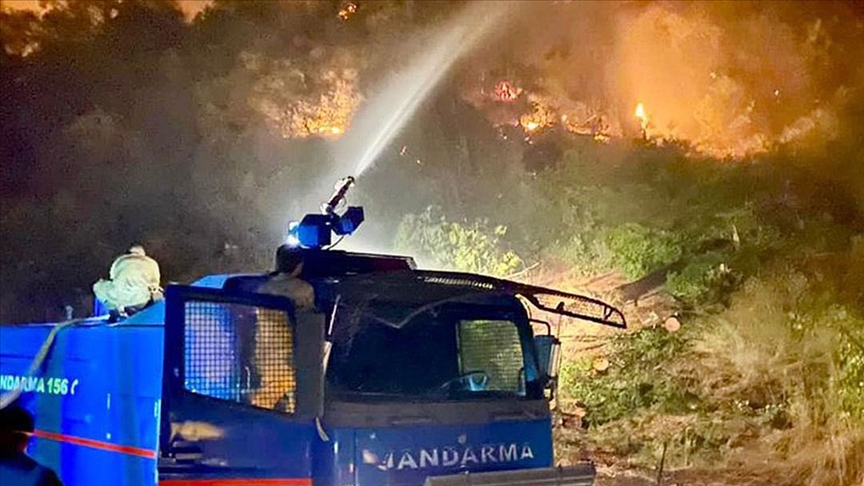 Jandarma Genel Komutanlığı, 4 ildeki orman yangınlarına 2 bin 310 personelle müdahale edildiğini bildirdi