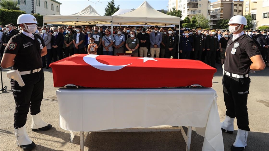 İzmir'de trafik kazasında şehit olan polis memuru Okçu son yolculuğa uğurlandı