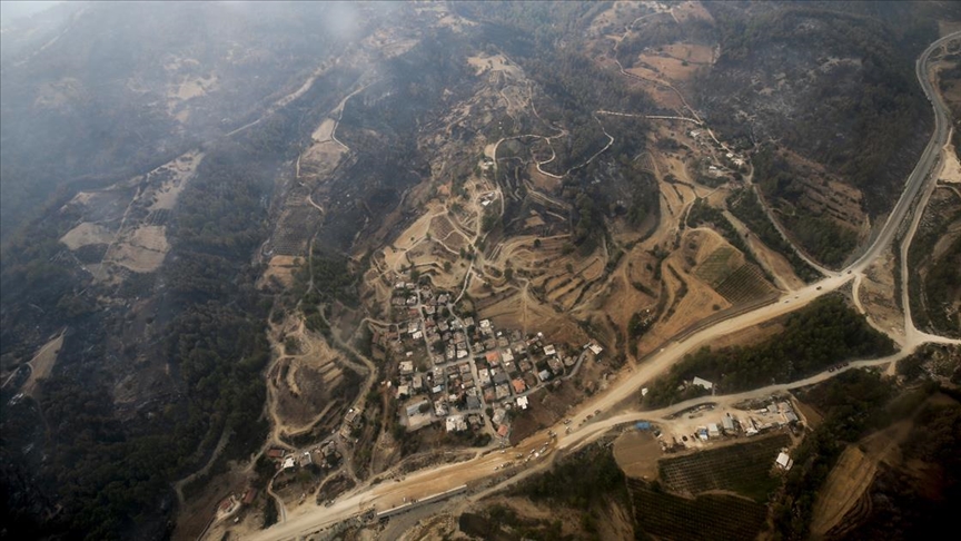 Antalya'daki orman yangınına Ukrayna uçağının müdahalesini AA ekibi görüntüledi