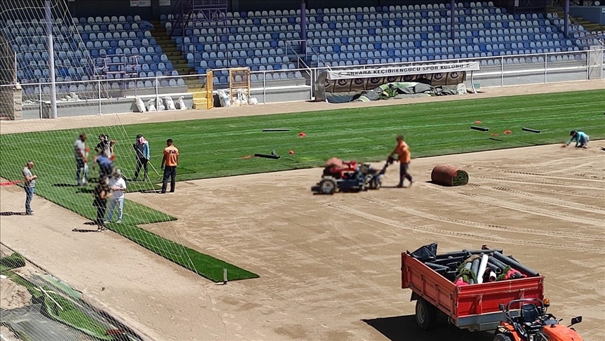 Ankara Keçiörengücü Aktepe Stadı'nın zemini yenileniyor