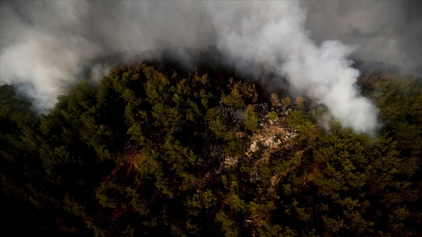 Antalya ve Muğla'daki dört havalimanından kalkan uçaklar zamanla yarıştı