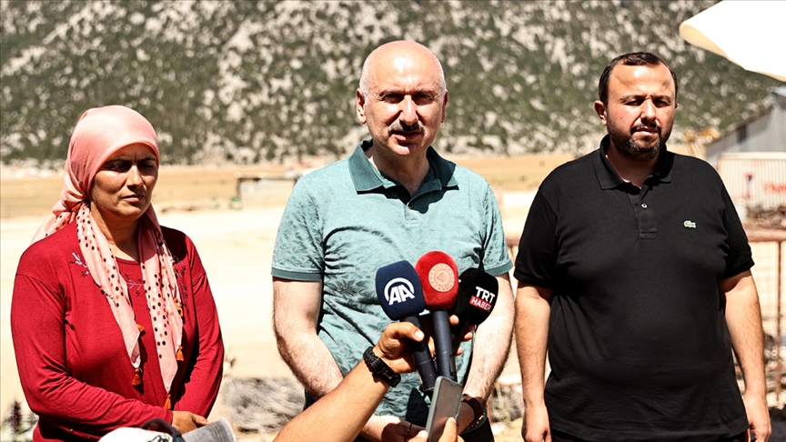 Ulaştırma ve Altyapı Bakanı Karaismailoğlu: Yangını bertaraf edip izlerini ortadan kaldıracağız