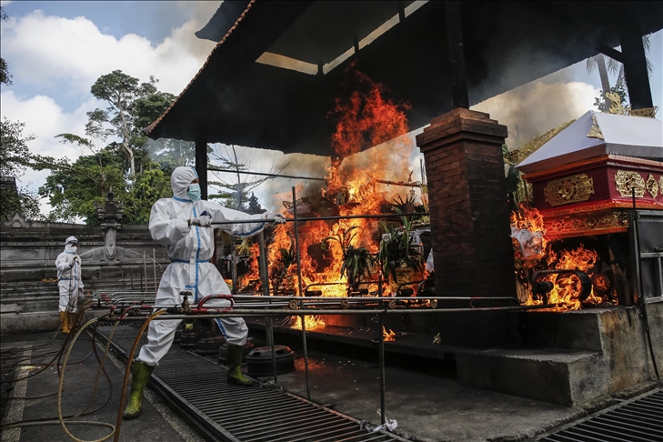 Kasus kematian akibat Covid-19 di Indonesia tembus 100 ribu