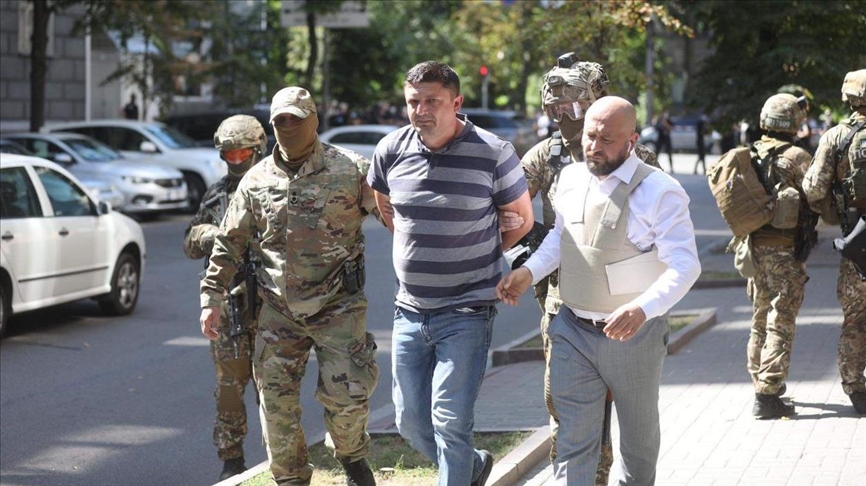 Ukrainian police arrest man threatening to detonate grenade in gov't building