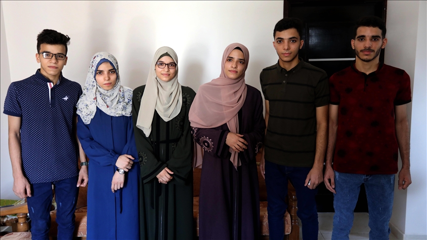 ستة توائم يتفوقون في الثانوية العامة بغزة