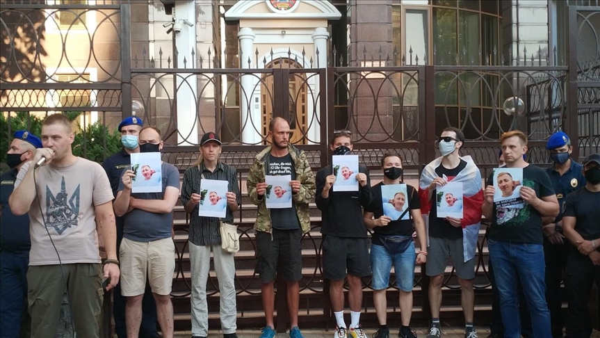У посольства Беларуси в Киеве прошла акция памяти оппозиционера Шишова