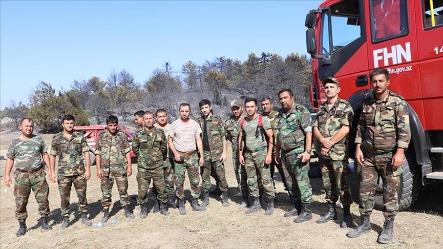 В Турцию прибыла очередная группа пожарных из Азербайджана