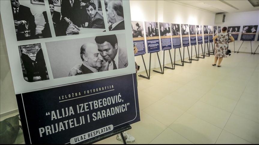 U Sarajevu otvorena izložba fotografija ”Alija Izetbegović, prijatelji i saradnici”