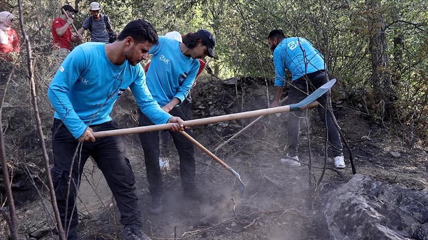 Antalya'daki yangın söndürme çalışmalarına Suriye Arama Kurtarma ekibi de destek oluyor