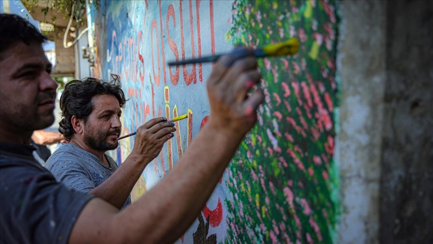 Artista sirio se solidariza con Turquía a través de grafiti sobre los incendios forestales