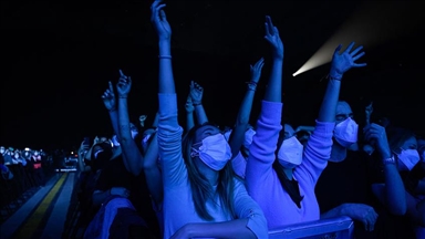 Miles de personas se contagiaron en festivales de música 'COVID-safe' en Cataluña