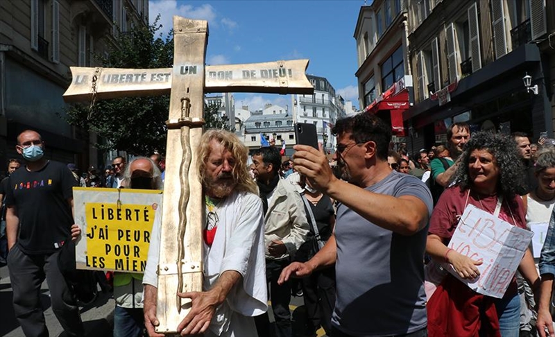 Consejo Constitucional de Francia aprueba el controvertido certificado sanitario