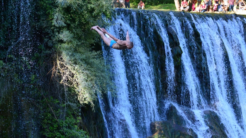 BiH: Skokovi sa vodopada u Jajcu 14. augusta, učestvuje više od 30 skakača