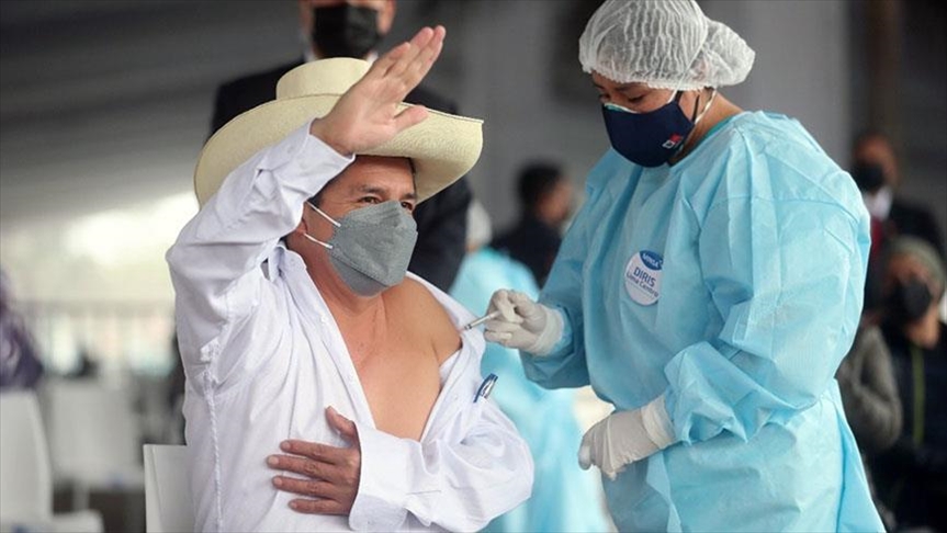 Presidente de Perú recibe dosis de Sinopharm contra la COVID-19 y hace un  llamado a