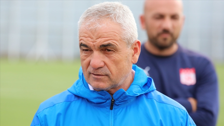 Sivasspor Teknik Direktörü Çalımbay: Avrupa maçlarına milli maç havasında çıkıyoruz