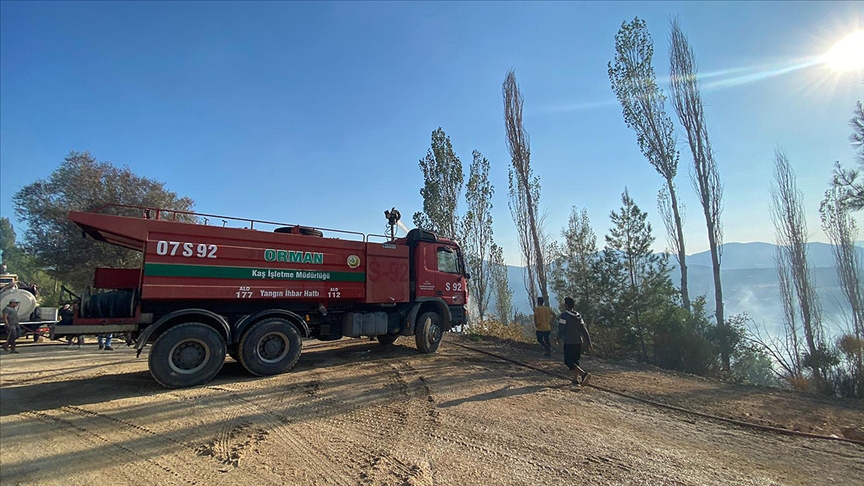 Antalya'nın Kaş ilçesinde orman yangını çıktı