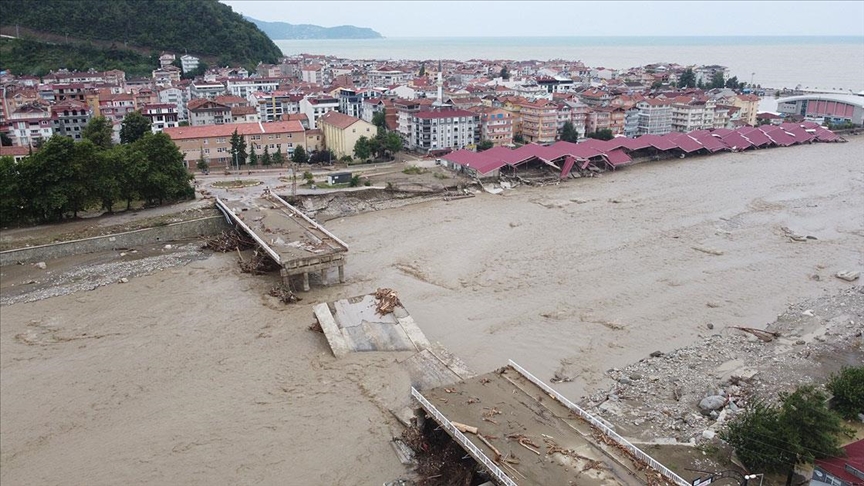 Ayancık ilçesinde selin yol açtığı tahribat drone ile görüntülendi