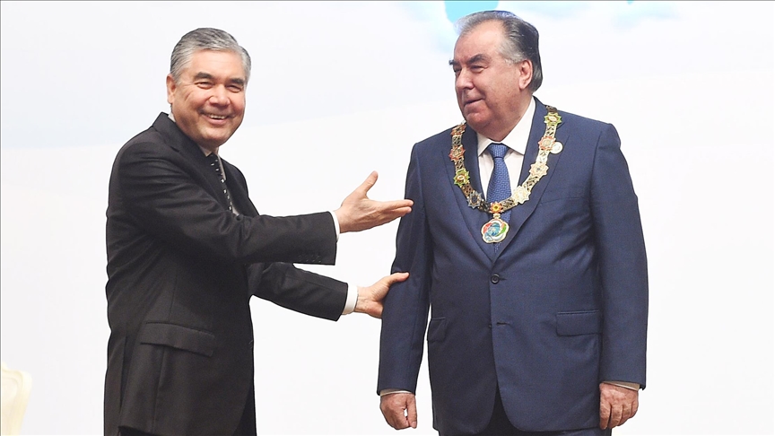Рахмон пригласил Бердымухамедова на саммит ШОС в Душанбе