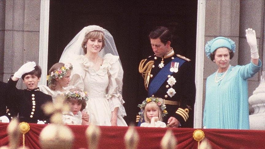 Slice of Charles and Diana's wedding cake sells for over $2,500 in UK