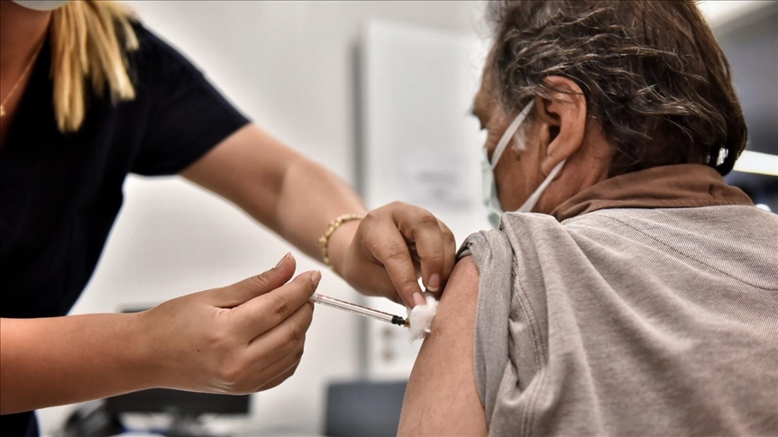 US health department mandates coronavirus vaccine for 25,000 employees