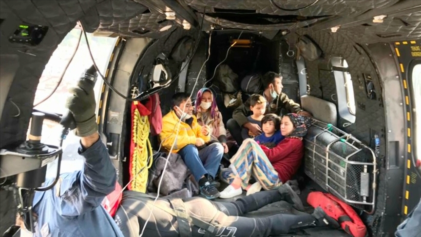 Mehmetçik, sel bölgesinde mahsur kalan 353 vatandaşı helikopterlerle tahliye etti 