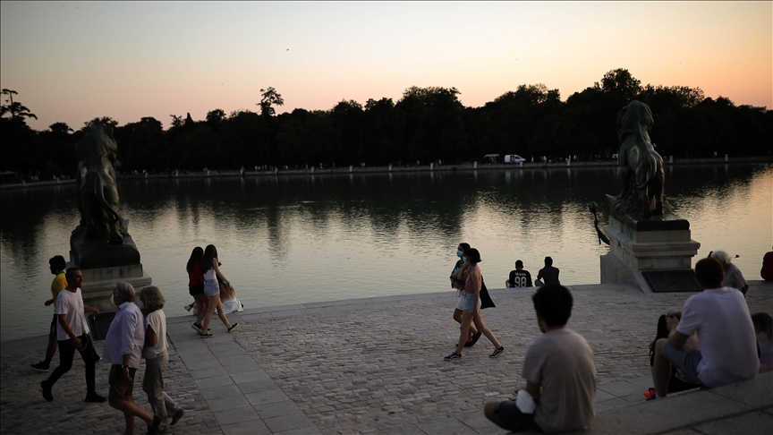 España registra una fuerte ola de calor con temperaturas de hasta 44 grados
