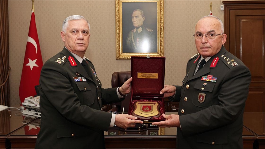 Kara Kuvvetleri Komutanlığında devir teslim töreni düzenlendi