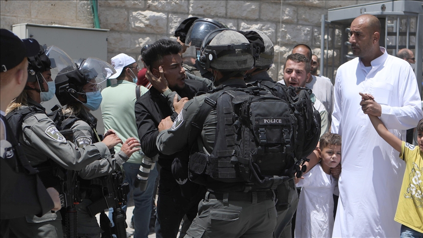 Israeli army attacks worshipers at Ibrahimi Mosque in Hebron