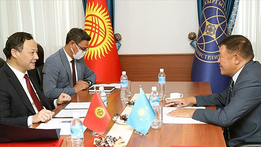 Kyrgyzstan asks Kazakhstan to remove border restrictions