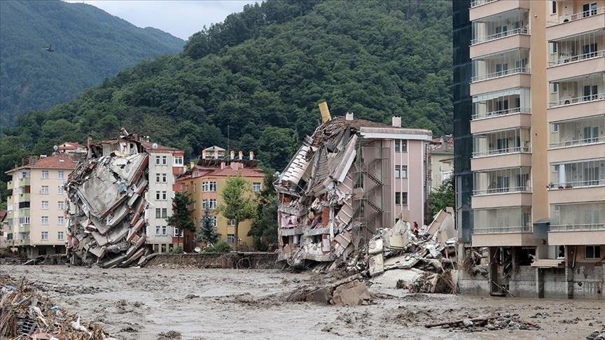 В результате наводнений на севере Турции погибли 27 человек