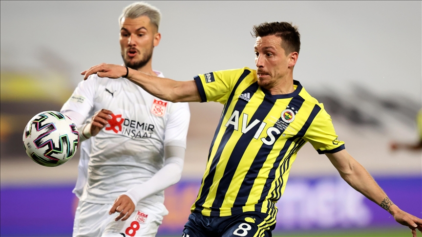 Fenerbahçe'de Mert Hakan Yandaş'ın sağ ayağında kısmi yırtık tespit edildi