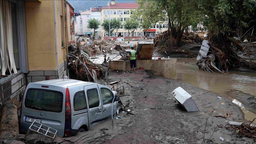 Aumenta a 55 el número de muertos por las inundaciones en la región turca del Mar Negro