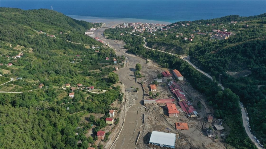 Kastamonu'nun Bozkurt ilçesindeki arama kurtarma ve enkaz çalışmaları aralıksız sürüyor