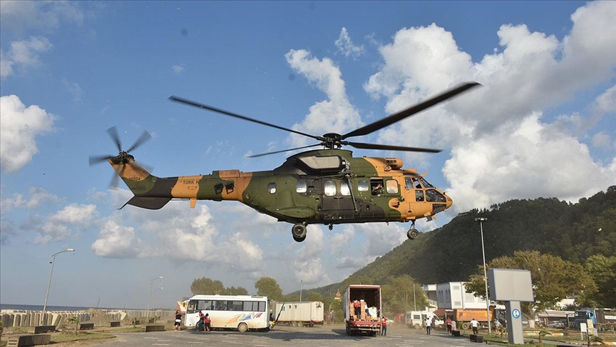 Sel felaketinin yaşandığı Bozkurt ve Ayancık'ta köylere helikopterle erzak taşınıyor