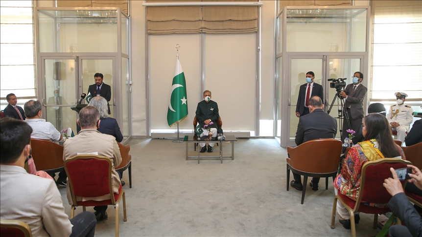 Pakistan honors 2 Turkish citizens with top civilian awards