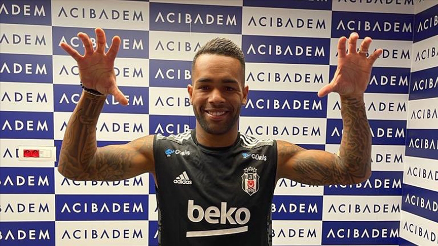 Beşiktaş'ın yeni transferi Alex Teixeira sağlık kontrolünden geçirildi