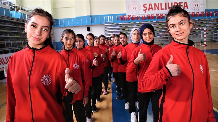 Şanlıurfa'da toprak sahada antrenman yapan 'Güneşin Çocukları', spor salonuna geçmenin mutluluğunu yaşıyor